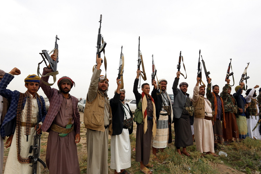 Οι Χούτι απειλούν τα Ηνωμένα Αραβικά Εμιράτα – Κομμάτια «ιρανικών» όπλων παρουσίασε το Ριάντ