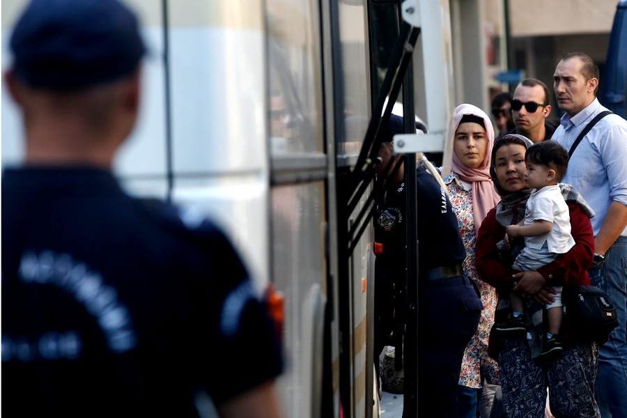 Μπαράζ εκκενώσεων προσφυγο-οικογενειών από την αστυνομία