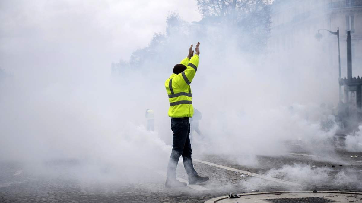 Πάνω από 100 συλλήψεις «κίτρινων γιλέκων» στο Παρίσι [Βίντεο]