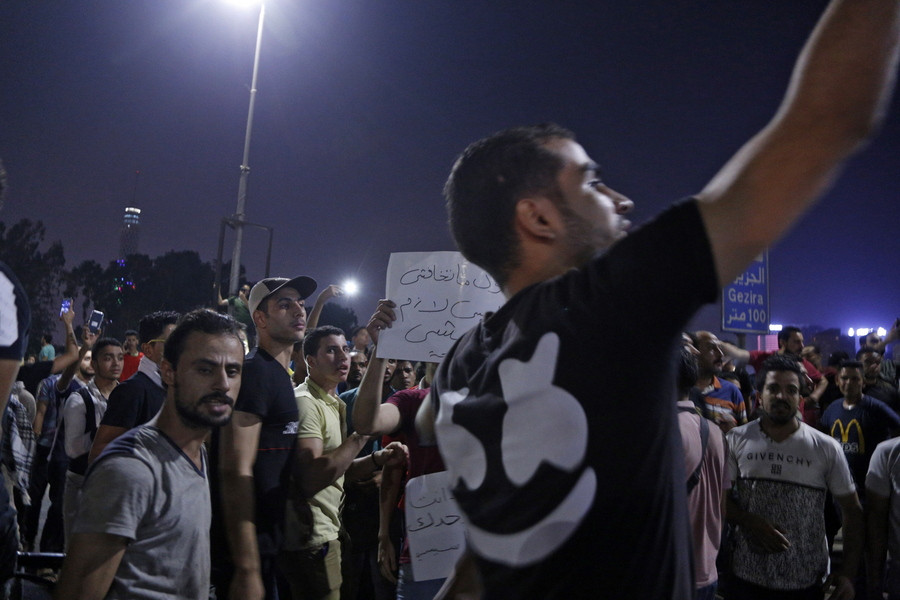 Αίγυπτος: Δεύτερη συνεχόμενη νύχτα αντικυβερντικών διαδηλώσεων [Βίντεο]