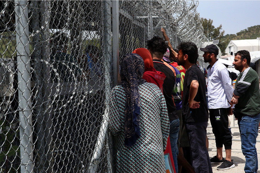 Στέλνουν στρατό για τους «εισβολείς» πρόσφυγες