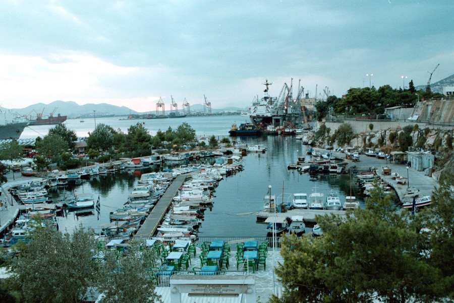 Σύγκρουση φορτηγού πλοίου με δεξαμενόπλοιο στο λιμάνι του Ικονίου στο Κερατσίνι