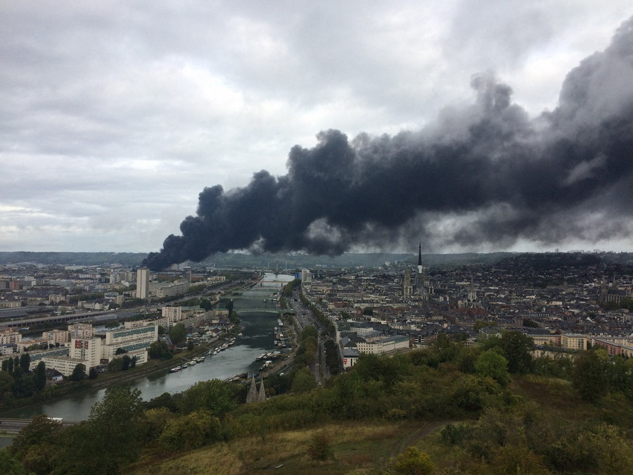 Μεγάλη πυρκαγιά σε χημικό εργοστάσιο στη Γαλλία [Βίντεο]