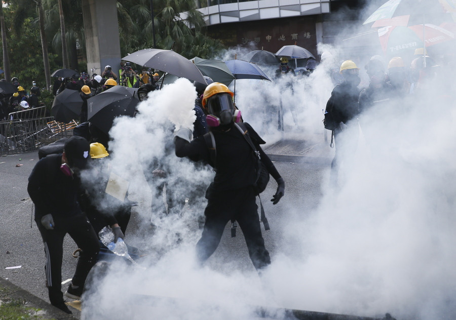 Σφαίρες εναντίον των διαδηλωτών στο Χονγκ Κονγκ [Βίντεο]