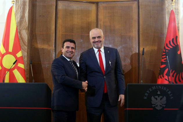 Την έναρξη των ενταξιακών διαπραγματεύσεων με Βόρεια Μακεδονία και Αλβανία ζητά η ΕΕ