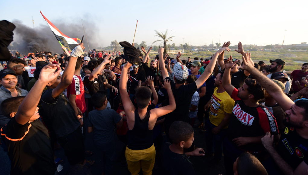 Δεκάδες νεκροί και χιλιάδες τραυματίες σε διαδηλώσεις στο Ιράκ