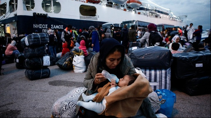 Στον Πειραιά κατέπλευσε το «Νήσος Σάμος» με 466 μετανάστες από Λέσβο και Χίο