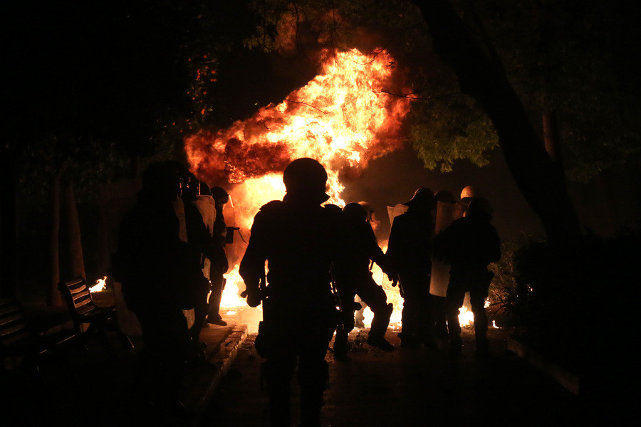 Επίθεση με μολότοφ τα ξημερώματα στο αστυνομικό τμήμα Πεντέλης