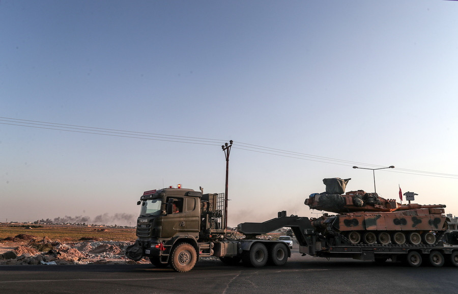 Ρωσικός και συριακός στρατός αναπτύσσονται στις θέσεις των ΗΠΑ στη Μανμπίτζ