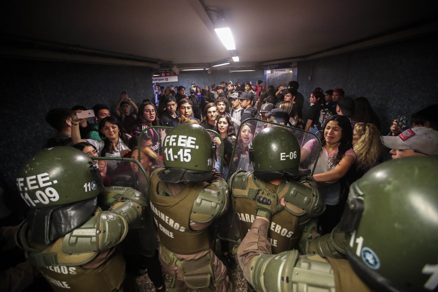 Στρατός απέναντι στους διαδηλωτές στη Χιλή [Βίντεο]