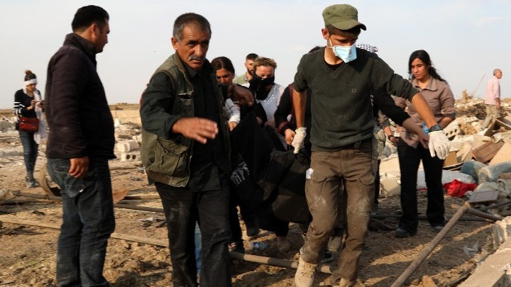 Εγκαταλείπουν την πολιορκούμενη Ρας αλ-Άιν Κούρδοι μαχητές και τραυματίες