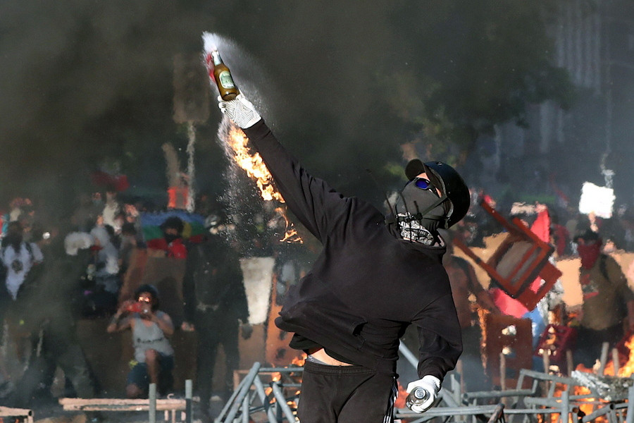 Χιλή: Μαζικές διαδηλώσεις και νέες βίαιες συγκρούσεις παρά τις ηρεμιστικές κυβερνητικές εξαγγελίες [Βίντεο]