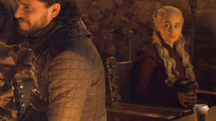 Game of Thrones: Η Εμίλια Κλαρκ αποκαλύπτει ποιος έκανε την γκάφα με τον καφέ που έγινε viral