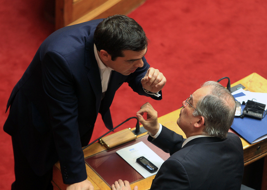 ΣΥΡΙΖΑ για επιστολές Τασούλα: Επέλεξε να λειτουργήσει ως πρόεδρος της πλειοψηφίας, όχι της Βουλής