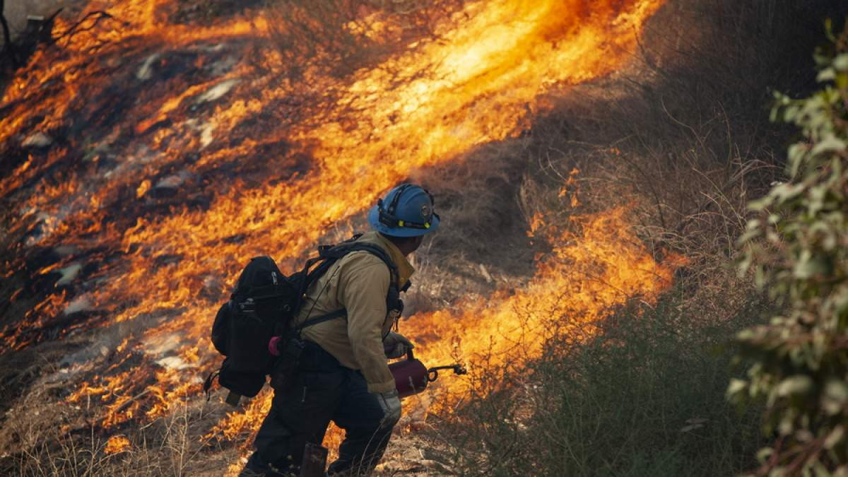 Η Καλιφόρνια καίγεται και ο Τραμπ… θέλει να κόψει τις χρηματοδοτήσεις