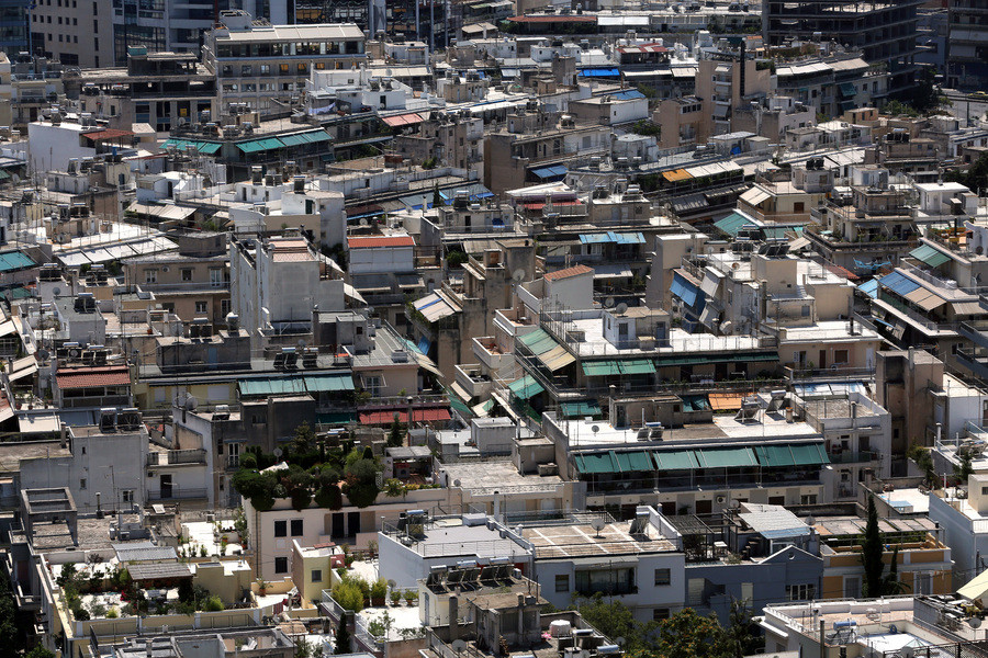 Ιδιοκτήτες ακινήτων κατά Σταϊκούρα: «Καταλήστευση» το 30% των «υποχρεωτικών δαπανών»