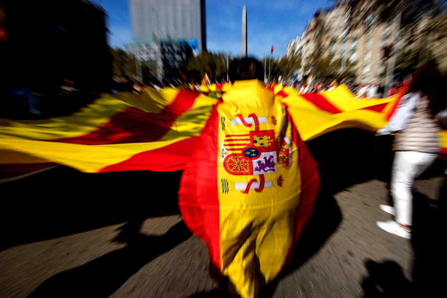 Στις κάλπες οι Ισπανοί, στις καλένδες η πολιτική σταθερότητα