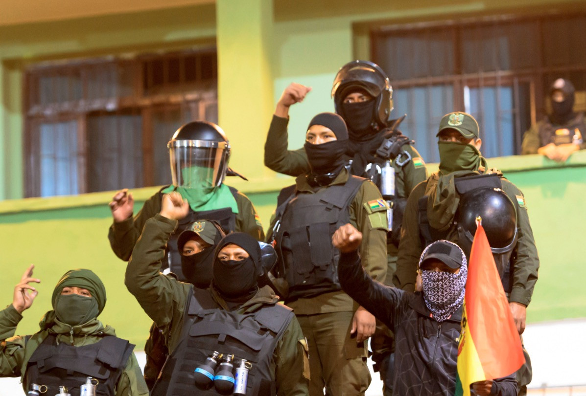 Εξέγερση αστυνομικών στη Βολιβία: Απόπειρα πραξικοπήματος καταγγέλλει ο Μοράλες