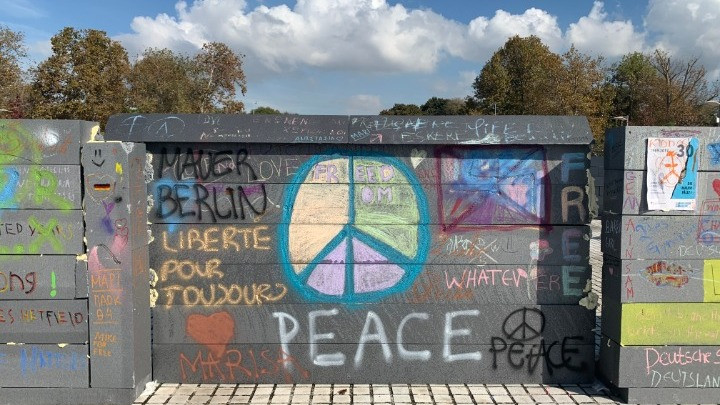Μαθητές έριξαν το δικό τους … «Τείχος του Βερολίνου» στη Θεσσαλονίκη