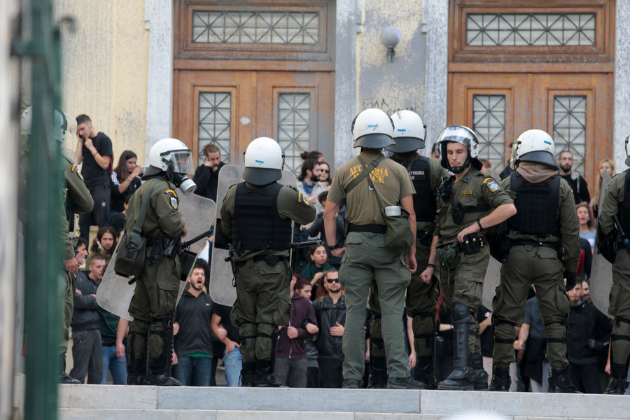 Βουλευτές του ΣΥΡΙΖΑ και του ΜέΡΑ25 στην ΑΣΟΕΕ – Συνελήφθη επιστημονική συνεργάτης της Σακοράφα