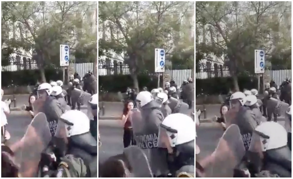 Άντρας των ΜΑΤ χτυπά απρόκλητα διαδηλώτρια έξω από την ΑΣΟΕΕ [Βίντεο]