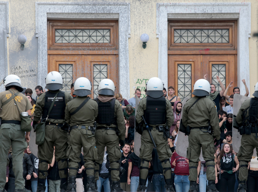 Και που να έρθουν και οι ειδικοί φρουροί