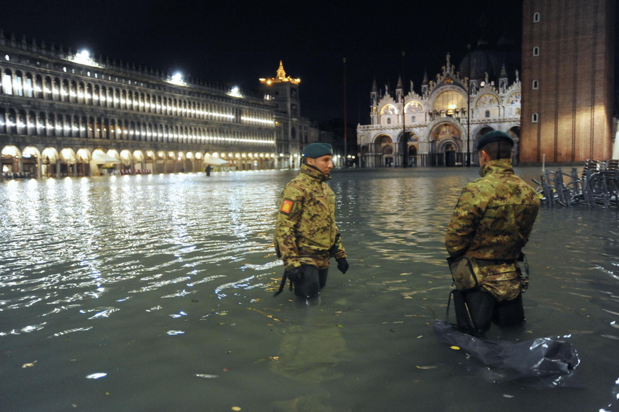 Πλημμύρες στην Ιταλία – «Υποβρύχια» η πλατεία του Αγίου Μάρκου στη Βενετία [Βίντεο]