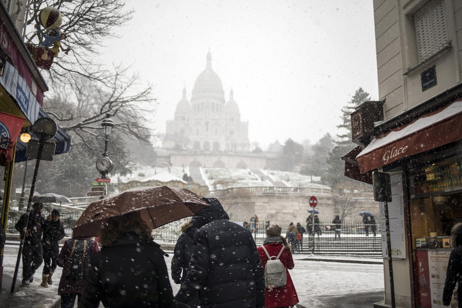Σφοδρές χιονοπτώσεις πλήττουν τη Γαλλία