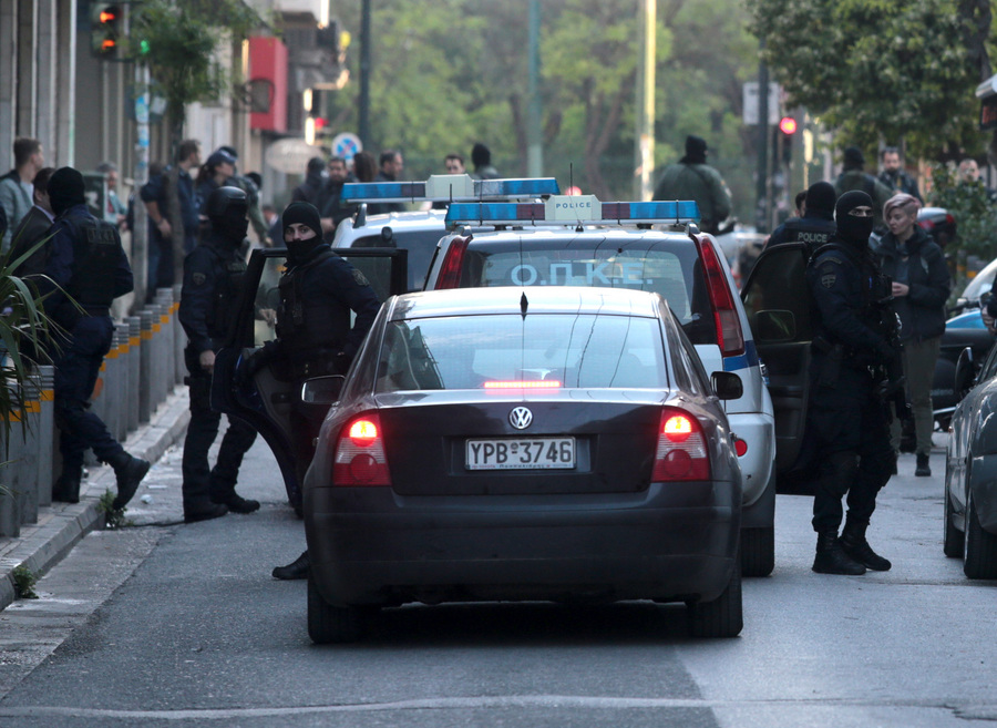 Επιχείρηση της αστυνομίας σε πολυκατοικία στα Εξάρχεια