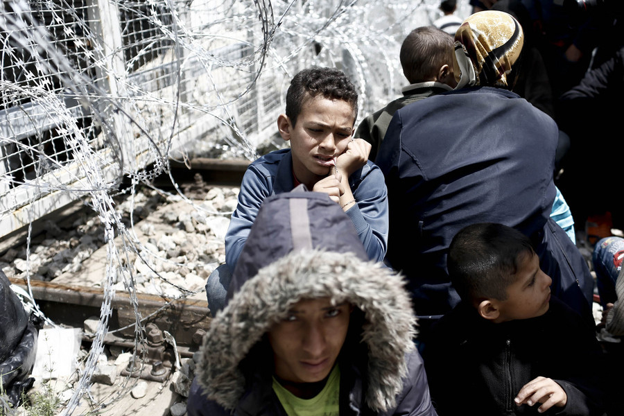 95 πρόσωπα κι ο ελάχιστος ιερομόναχος, ζητούν ερμητικά κλειστά σύνορα για τους πρόσφυγες