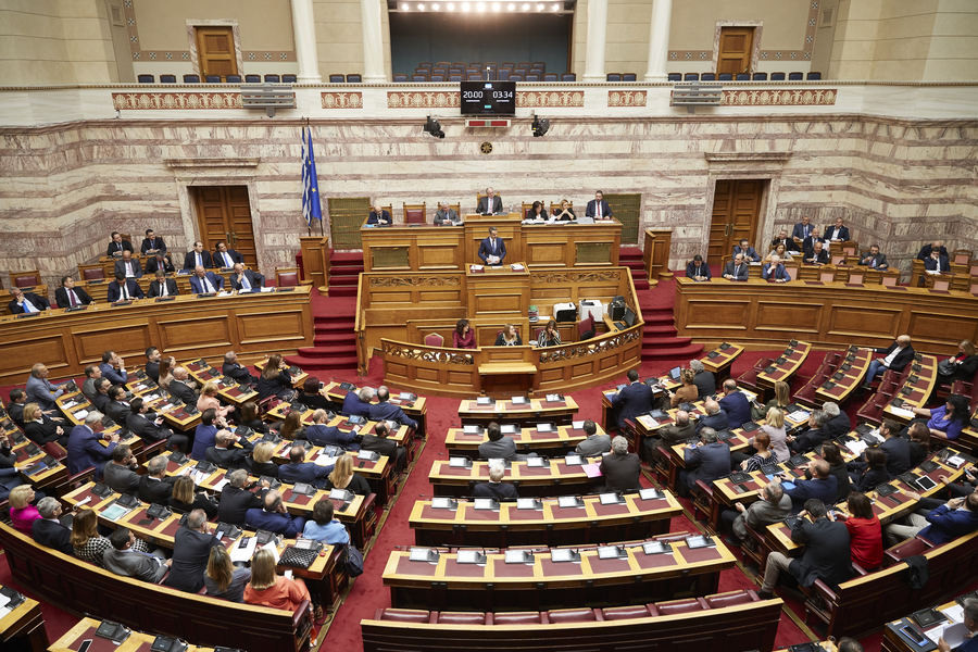 Ενστάσεις ΣΥΡΙΖΑ – ΚΙΝΑΛ για διαφορετικές πλειοψηφίες για την ψήφο των αποδήμων