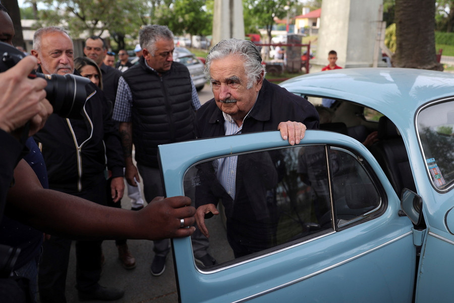 Πέπε Μουχίκα: Ο Ουρουγουανός «πρόεδρος των φτωχών» για «την Ελλάδα που στήθηκε στον τοίχο». Του Σ. Κούλογλου