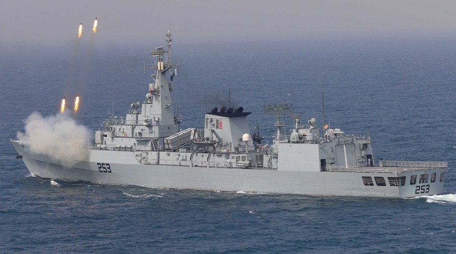 Φρεγάτα του Πακιστάν κάνει ελέγχους σε πλοία δυτικά της Κύπρου