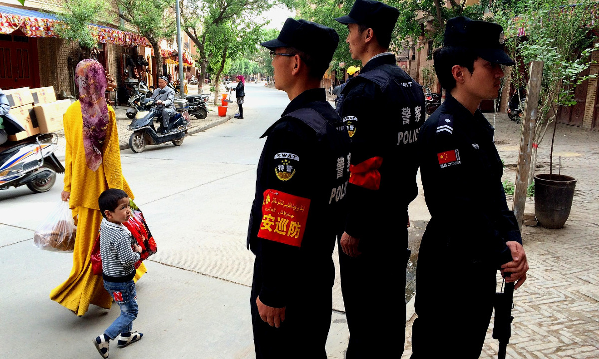 Ντοκουμέντα: Η «ιδεολογική αναμόρφωση» των Ουιγούρων στην Κίνα