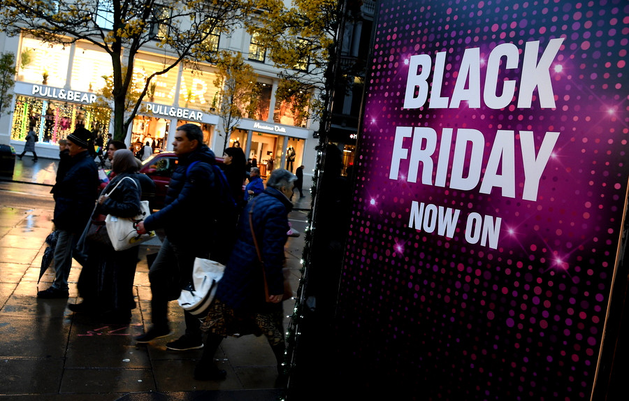 Black Friday: Ένα πάρτι καταναλωτισμού και απάτης