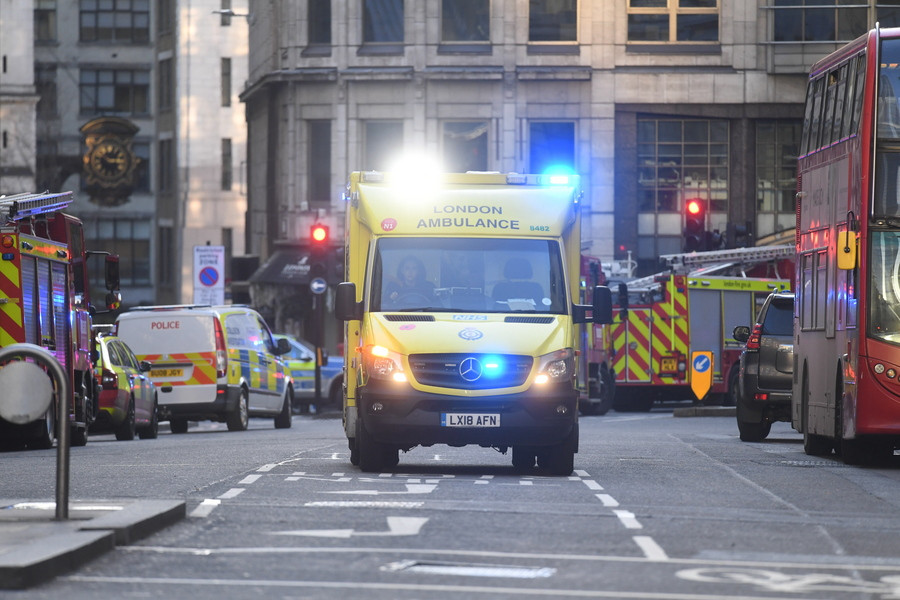 Τρεις νεκροί και αρκετοί τραυματίες από την επίθεση στη Γέφυρα του Λονδίνου – Τρομοκρατικό χτύπημα «βλέπει» η αστυνομία