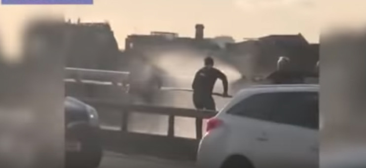 Με πυροσβεστήρα εξουδετέρωσαν πολίτες τον δράστη της φονικής επίθεσης στο Λονδίνο [Βίντεο]