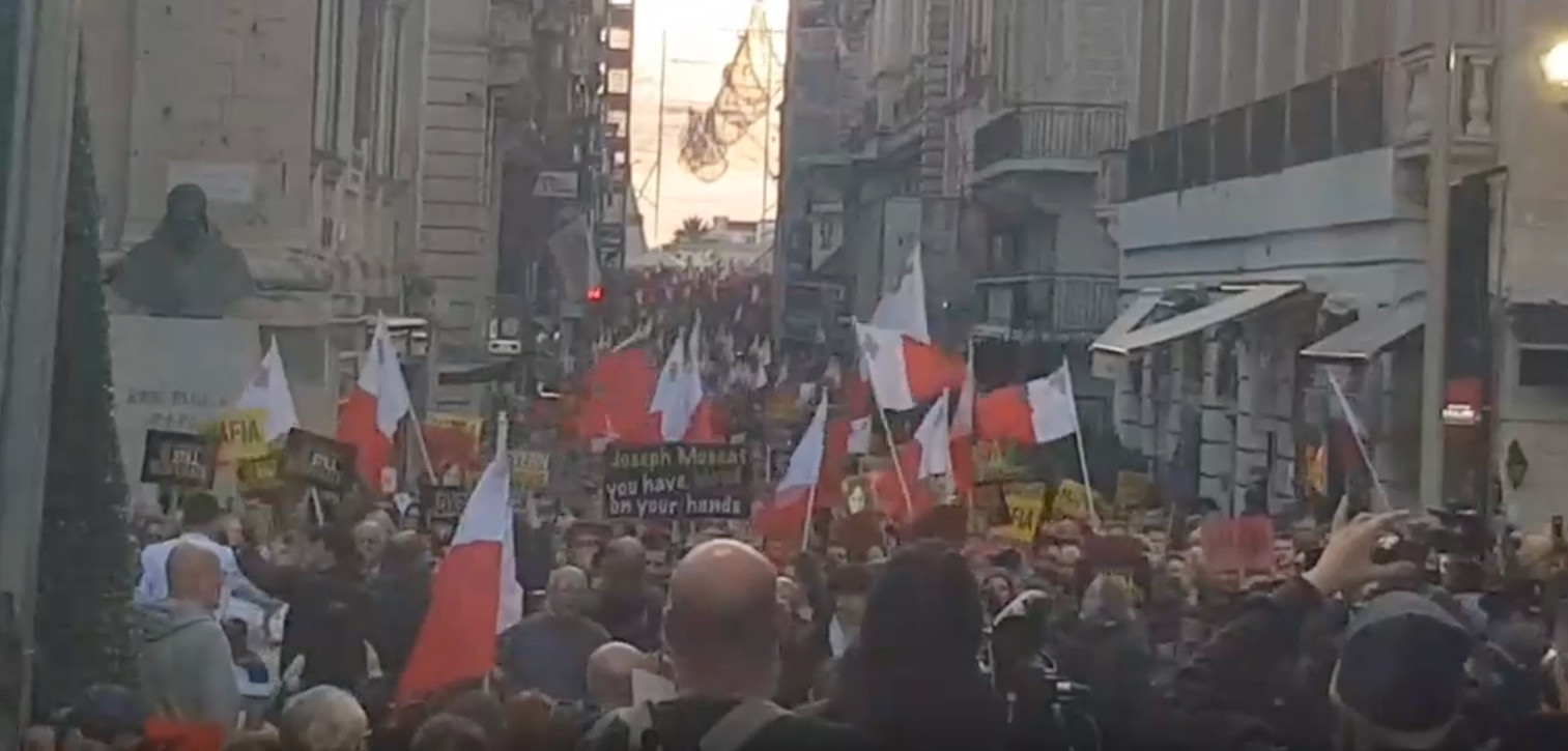 Μάλτα: Μέχρι τον Ιανουάριο πρωθυπουργός ο Μουσκάτ – Μαζική αντικυβερνητική διαδήλωση