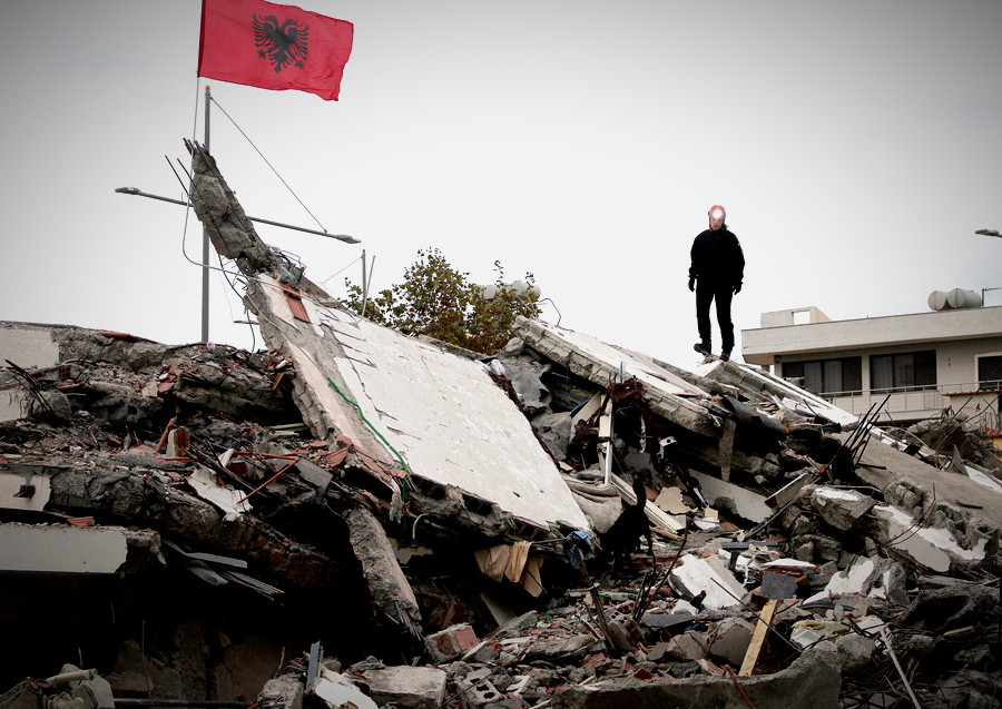 H αλβανική «φούσκα» των ακινήτων έσκασε… με το σεισμό