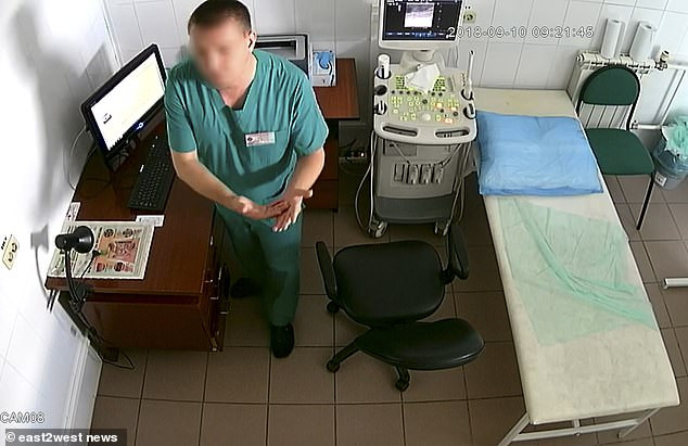 Γυναικολόγος βιντεοσκοπούσε ασθενείς και «ανέβαζε» το υλικό σε ιστοσελίδα ερωτικού περιεχομένου