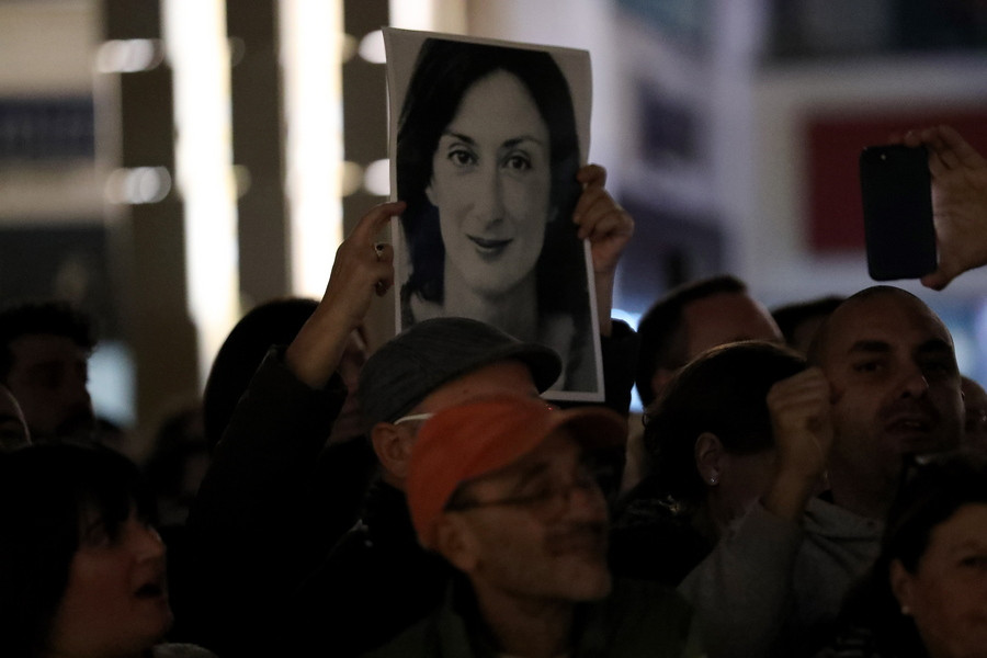 Μάλτα: Ξεχειλίζει μετά τις αποκαλύψεις για τη δολοφονία της Γκαλιζία – Σε κλοιό διαδηλωτών ο πρωθυπουργός