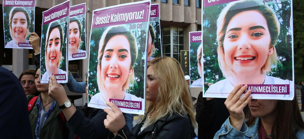 Τουρκία: Βαριές ποινές στους δύο κατηγορούμενους για τον φόνο και τον βιασμό φοιτήτριας
