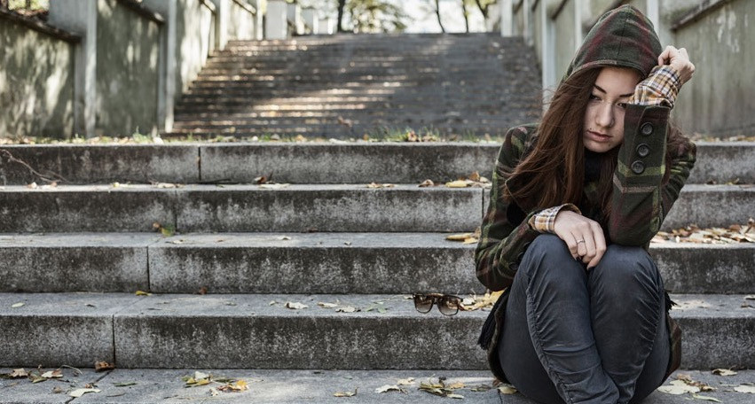 Κατάθλιψη στην εφηβεία: Συμπτώματα και πώς μπορούν να βοηθήσουν οι γονείς