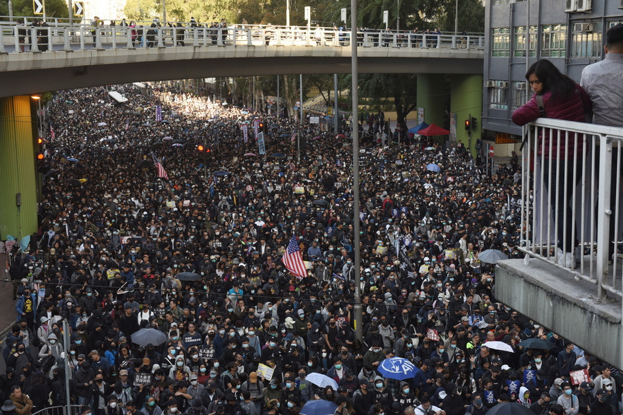 Eνα εκατομμύριο διαδηλωτές στους δρόμους του Χονγκ Κονγκ [Βίντεο]