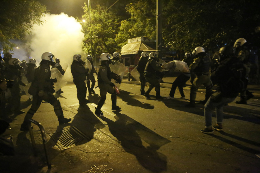 Στη Βουλή το θέμα της αστυνομικής βίας φέρνει ο ΣΥΡΙΖΑ: Η κυβέρνηση συνειδητά επιλέγει την αστυνομοκρατία αντί για την αστυνόμευση