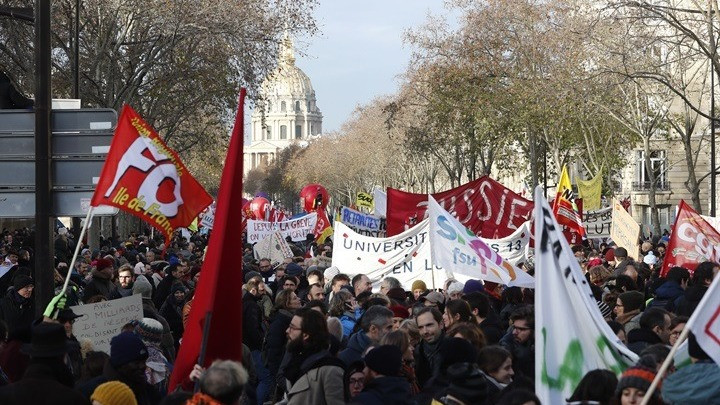 Εκατοντάδες χιλιάδες διαδηλωτές ξανά στους δρόμους της Γαλλίας