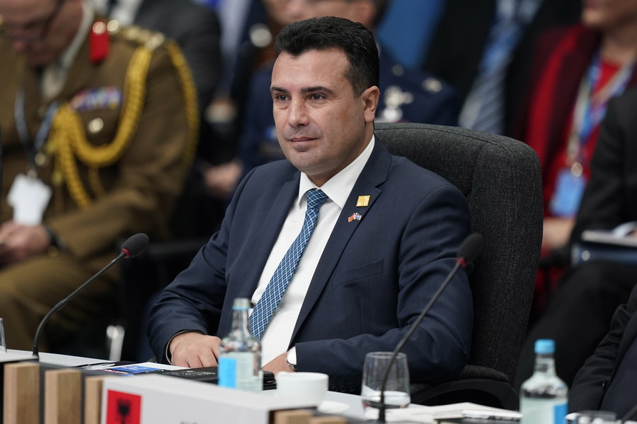 Παραιτήθηκε ο Ζόραν Ζάεφ – Σχηματίζεται υπηρεσιακή κυβέρνηση που θα πάει τη Βόρεια Μακεδονία σε εκλογές
