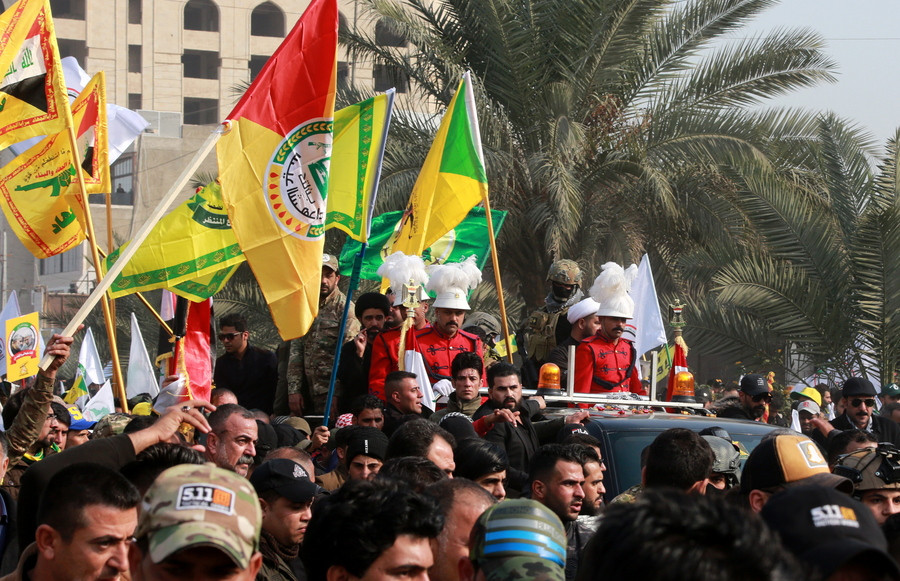 Χιλιάδες Ιρακινοί φώναζαν «Θάνατος στην Αμερική» στην κηδεία του Σουλεϊμανί [Βίντεο]
