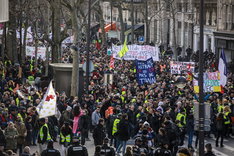 Νέες μαζικές διαδηλώσεις στο Παρίσι ενάντια στη μεταρρύθμιση του συνταξιοδοτικού
