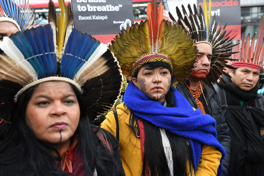Σύσκεψη στην καρδιά του δάσους: Συμμαχία ιθαγενών εναντίον Μπολσονάρου